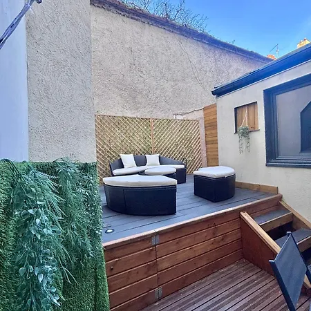 Face Au Coeur Troyen Avec Cour Privative Terrasse Apartamento *