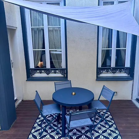 Face Au Coeur Troyen Avec Cour Privative Terrasse تروي