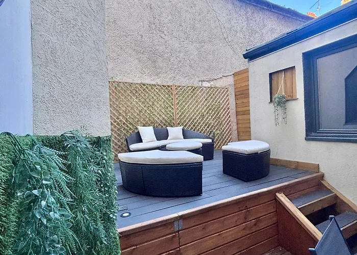 Face Au Coeur Troyen Avec Cour Privative Terrasse Apartamento *