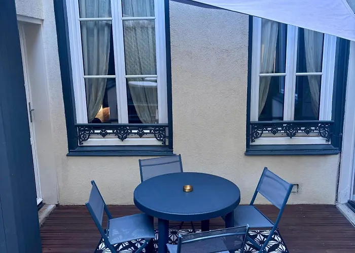 Face Au Coeur Troyen Avec Cour Privative Terrasse Troyes