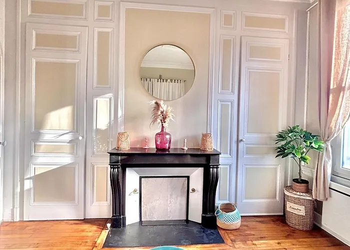 Face Au Coeur Troyen Avec Cour Privative Terrasse Apartamento *