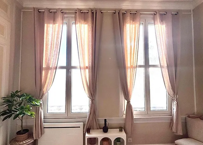 Face Au Coeur Troyen Avec Cour Privative Terrasse Apartamento