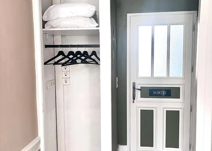 Face Au Coeur Troyen Avec Cour Privative Terrasse Apartamento *